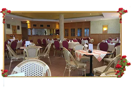Gedeckte Tische im Restaurant