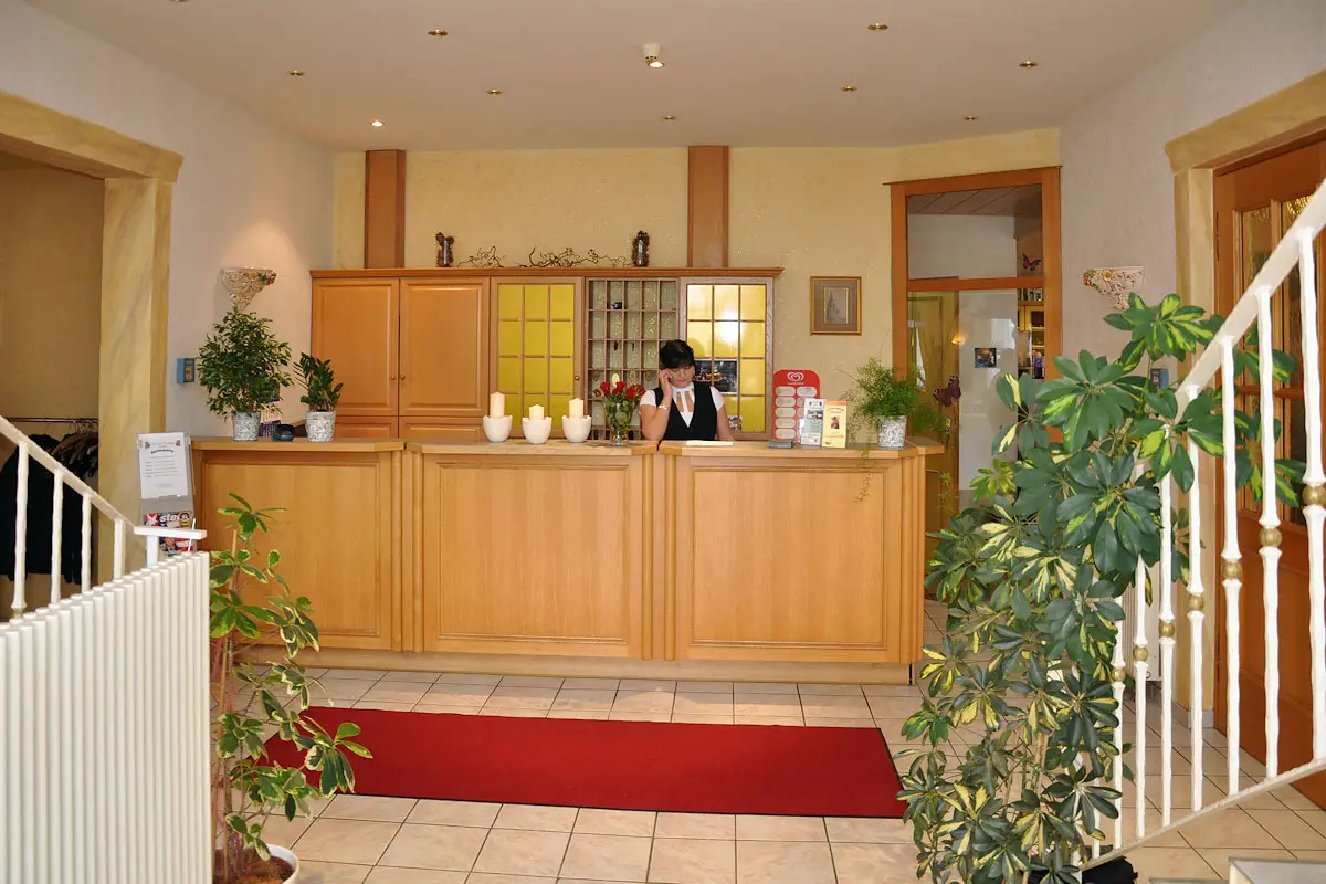 Rezeption im Hotel am Rosenhügel